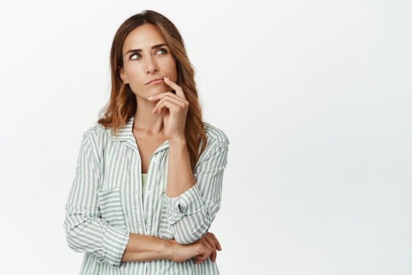 Finalizador Natural vs. Químico: o que considerar para o cuidado capilar