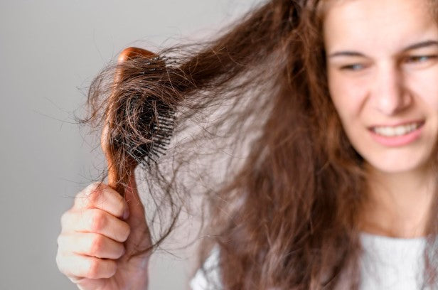 Chega de frizz! Descubra a solução que vai domar seus fios